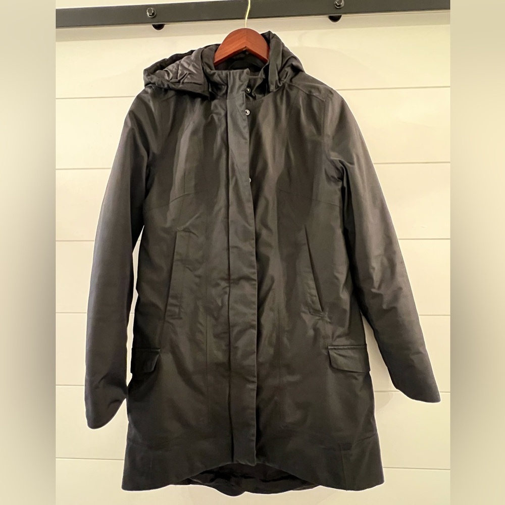 The North Face women’s Black temescal trench coat size small
